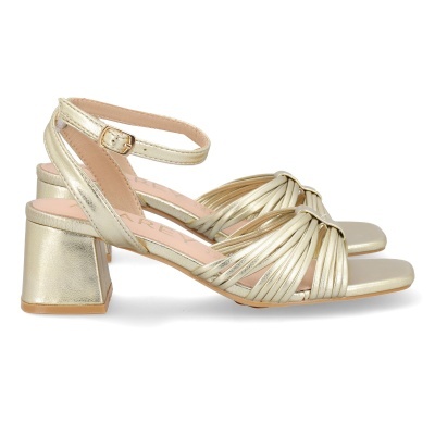 Sandálias de salto médio douradas com tiras entrelaçadas