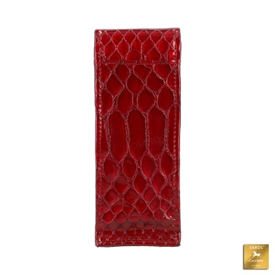 Estojo vermelho de couro com textura de pele de crocodilo