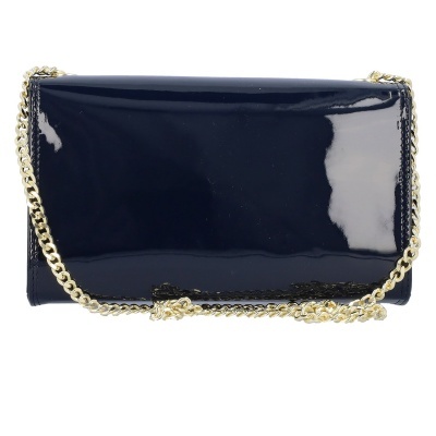 Carteira preta de verniz com corrente dourada