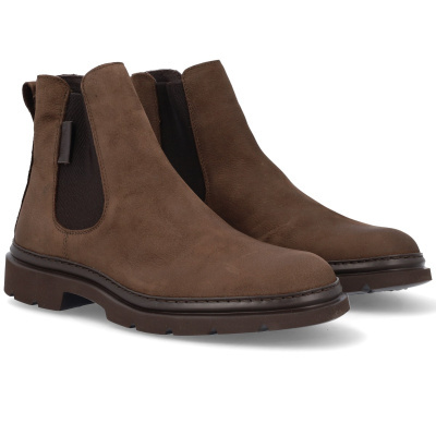 Botins Chelsea de camurça castanha com elásticos laterais pretos e sola grossa