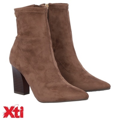 Botins castanhos em camurça sintética com salto alto quadrado