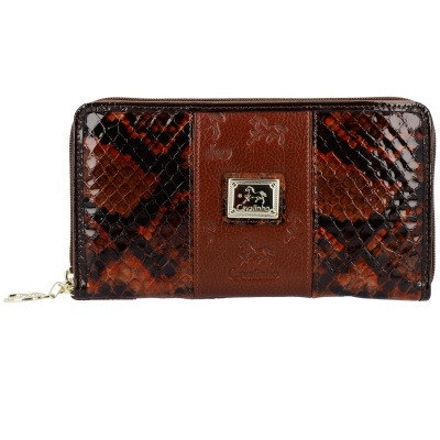 Carteira castanha com textura tipo pele de cobra e placa metálica Cavalinho