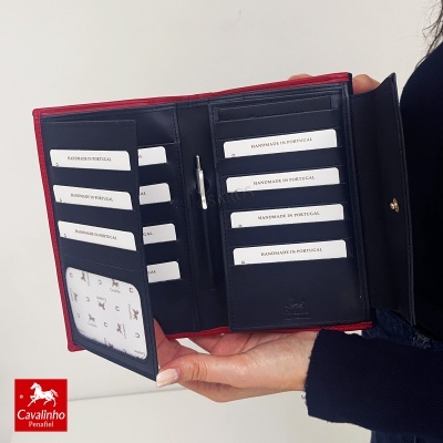 Carteira em pele vermelha e azul com vários compartimentos para cartões e etiquetas HANDMADE IN PORTUGAL