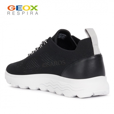 Ténis preto Geox Respira com sola branca e detalhe em couro