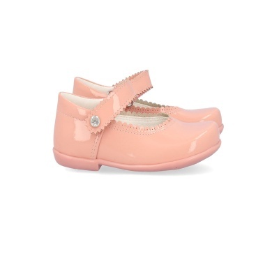 Sapatos verniz rosa claro com tira e botão decorativo para criança