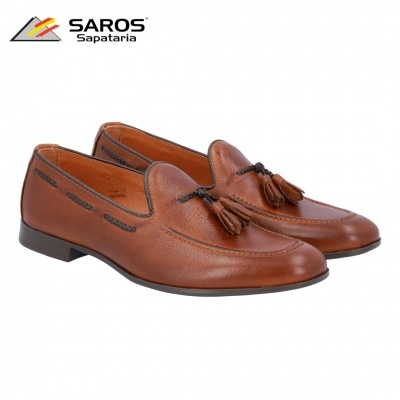 Sapatos de couro castanho com tassels da marca SAROS Sapataria