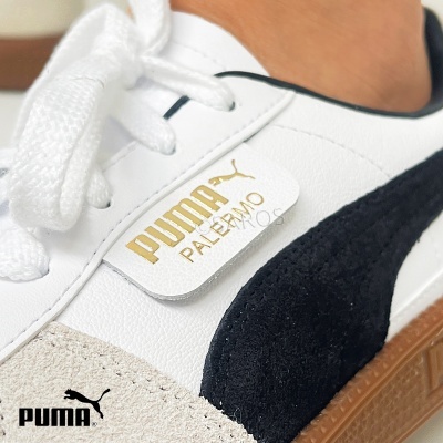 Sapatilha branca Puma Palermo com detalhes em camurça e sola castanha