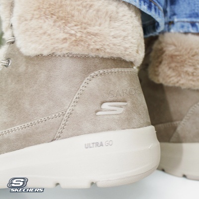 Bota Skechers cinza claro com pelúcia bege e sola branca ULTRA GO