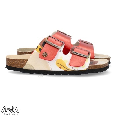 Sandálias tipo birkenstock vermelhas e estampadas com fivelas metálicas