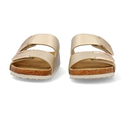 Sandálias femininas bege com fivelas douradas e sola de cortiça