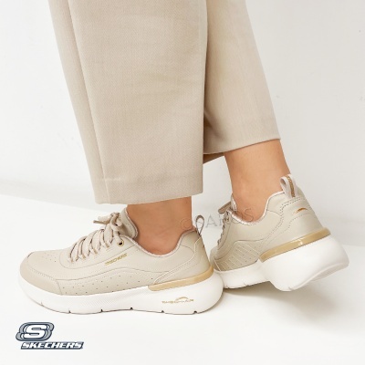 Sapatos Skechers bege com sola branca e detalhes dourados