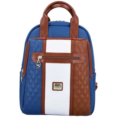 Mochila azul, branca e castanha com detalhes em couro e padrão acolchoado