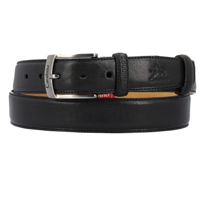 Cinto de pele preta com fivela metálica prateada e logo Cavalinho