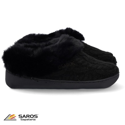 Chinelos pretos macios com interior peludo