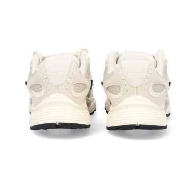 Ténis desportivos creme com sola preta e detalhes em malha