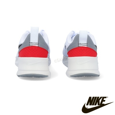 Sapatilhas desportivas Nike brancas com detalhes vermelhos e cinzentos vistas de trás