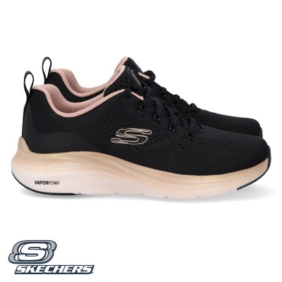 Ténis Skechers pretos com sola branca e detalhes em rosa claro