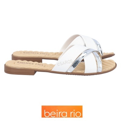 Chinelos Beira Rio brancos e prateados com sola castanha