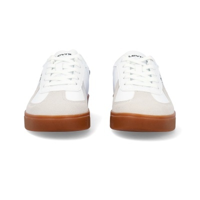 Sapatilhas brancas e cinza claro com sola castanha e atacadores brancos