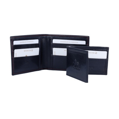 Carteiras em pele preta com cartões RFID e etiqueta mostrados em fundo branco
