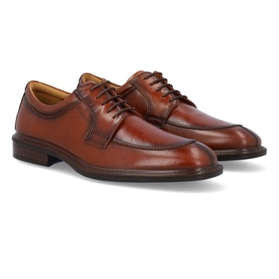 Sapatos sociais castanho em pele com atacadores e sola preta