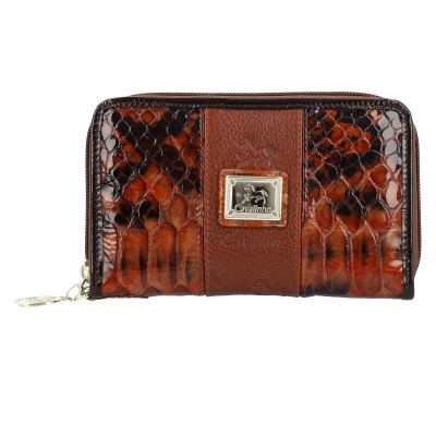 Carteira Cavalinho castanha com textura de pele de cobra e fecho de correr.