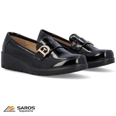 Mocassins femininos pretos verniz com fivela dourada