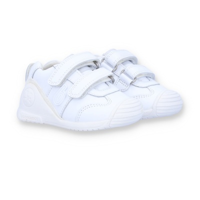 Sapatilhas brancas para criança com duas tiras de velcro e sola antiderrapante