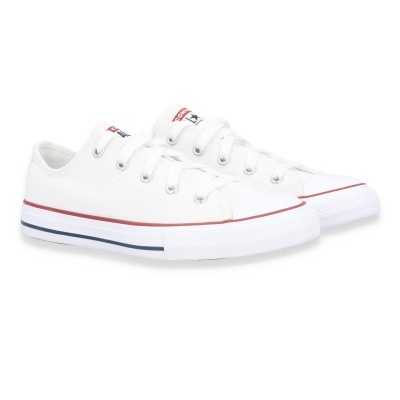 Sapatilhas brancas Converse All Star com sola branca e detalhes em vermelho e azul.