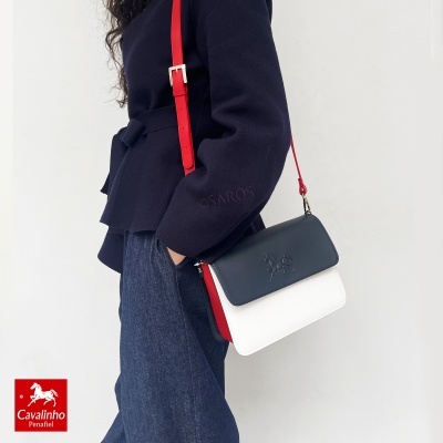 Mala senhora bicolor em pele sintética com correia vermelha