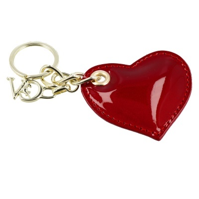 Porta-chaves com coração vermelho brilhante e pendente dourado com letras