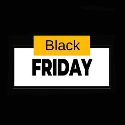 Sinal digital com texto 'Black FRIDAY' em fundo preto e branco.