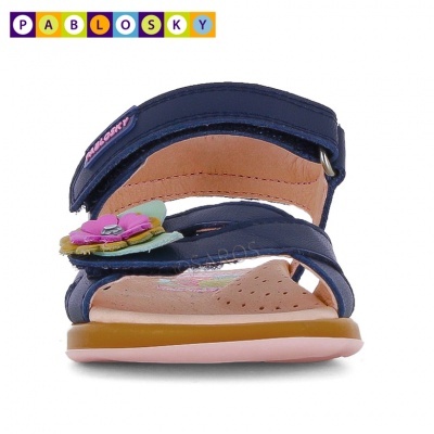 Sandália infantil azul com flor colorida e sola rosa