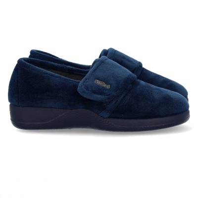 Pantufas veludo azuis com sola preta e etiqueta DeValverde