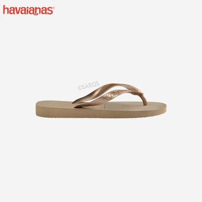 Chinelo Havaianas cor bronze com logo Havaianas vermelho no fundo branco