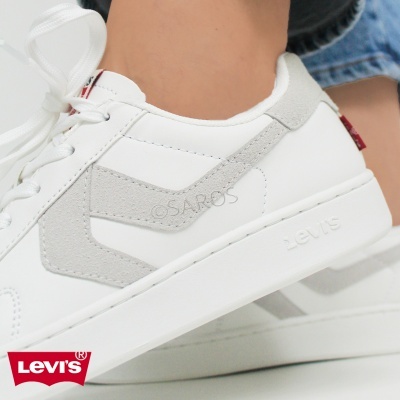 ténis Levi's brancos com detalhes cinza e sola branca