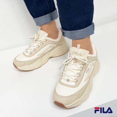 Sapatilhas creme e bege da Fila com sola grossa e padrão texturizado