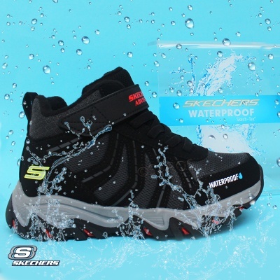 Ténis pretos Skechers com selo Waterproof e embalagem azul