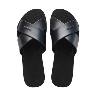 Chinelos masculinos pretos com tiras cruzadas e sola antiderrapante