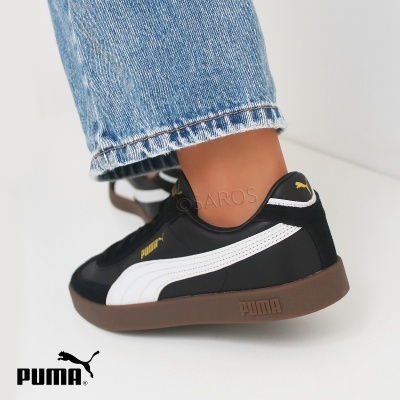 Ténis Puma pretos com lista branca e sola castanha