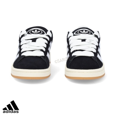 Sapatilhas Adidas pretas e brancas vista frontal