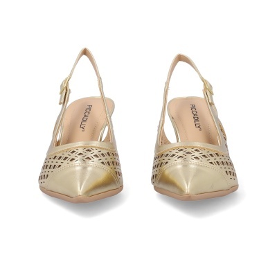 Sapatos slingback dourados perfurados com o nome PICCADILLY na palmilha