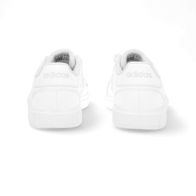 Sapatilhas Adidas brancas vistas por trás com logo