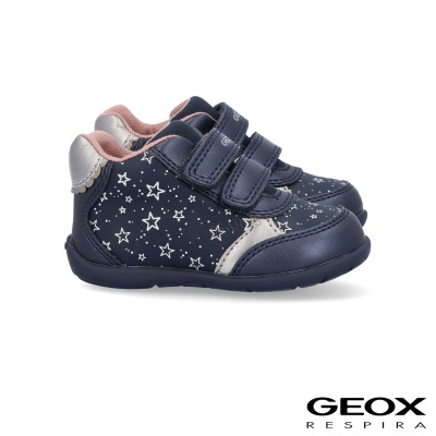 Sapatilhas infantis azul escuro com estrelas e fecho de velcro