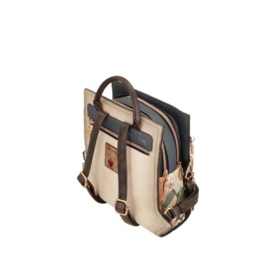 Mochila bege, castanha e cinza com alças e detalhes dourados, desenho de gato e etiqueta colorida lateral