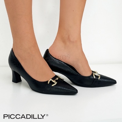 Sapatos pretos de salto médio com detalhe dourado