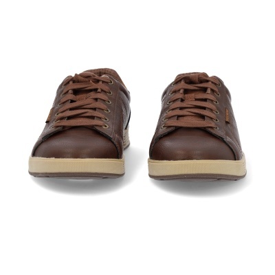 Ténis castanhos com atacadores e sola bege