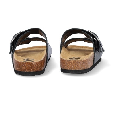 Sandálias de couro preto com sola de cortiça e fivela prateada, vista traseira