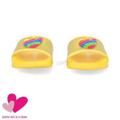 Chinelos amarelos para crianças com bordado em arco-íris