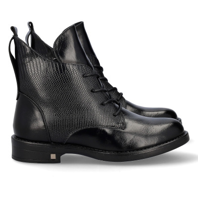 Botas de couro pretas com textura tipo escama e cordões pretos